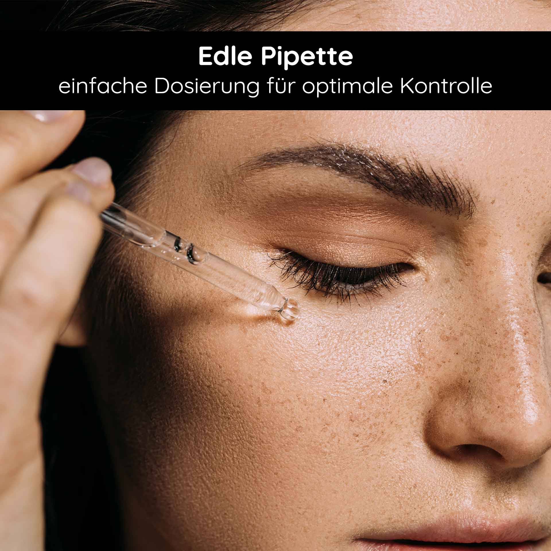 Self Tanner Face Serum 30 ml Natural Self Tanner Edle Pipette mit Selbstbräuner-Tropfen für einfache Dosierung und optimale Kontrolle auf dem Gesicht einer Frau mit makelloser Haut.