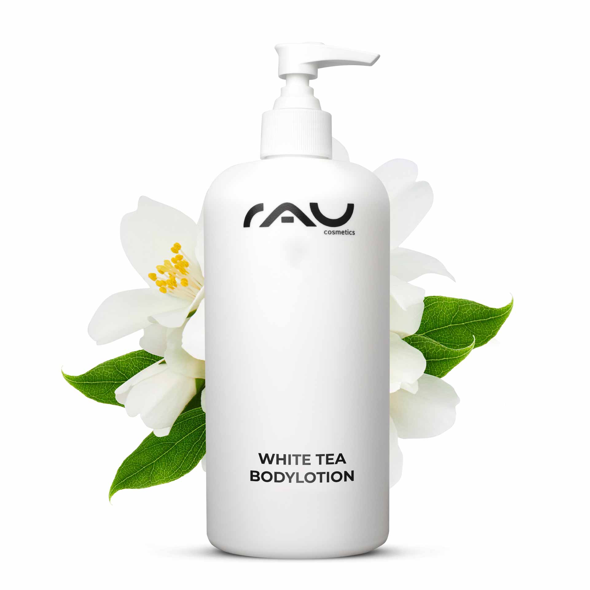 Body Lotion for Dry Skin 500 ml with Hyaluron, White Tea, Urea Weißes Teekörperlotion-Flasche von RAU Cosmetics mit Pumpe, umgeben von weißen Blüten und grünen Blättern, betont die Pflege für trockene Haut.