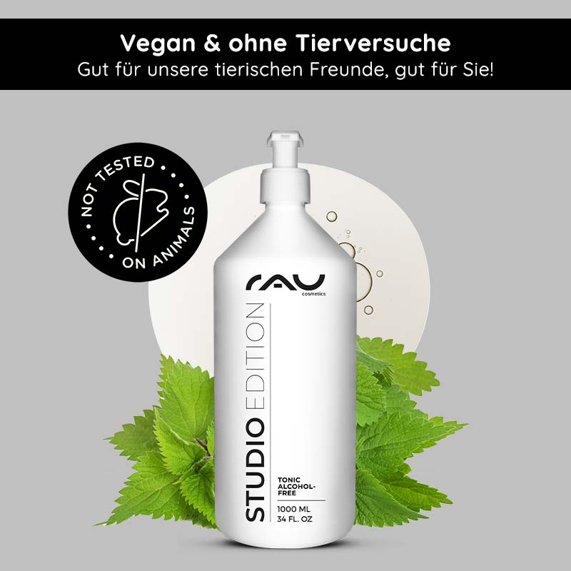 Tonic alcohol-free 1000 ml with nettle extract RAU Cosmetics Tonic, alkoholfrei, 1000 ml Flasche, mit Brennnesselextrakt, vegan und tierversuchsfrei, mit Betonung auf sanfter Hautreinigung und pH-Balance, vor dem Hintergrund grüner Brennnesselblätter und einem kreisförmigen Designelement.