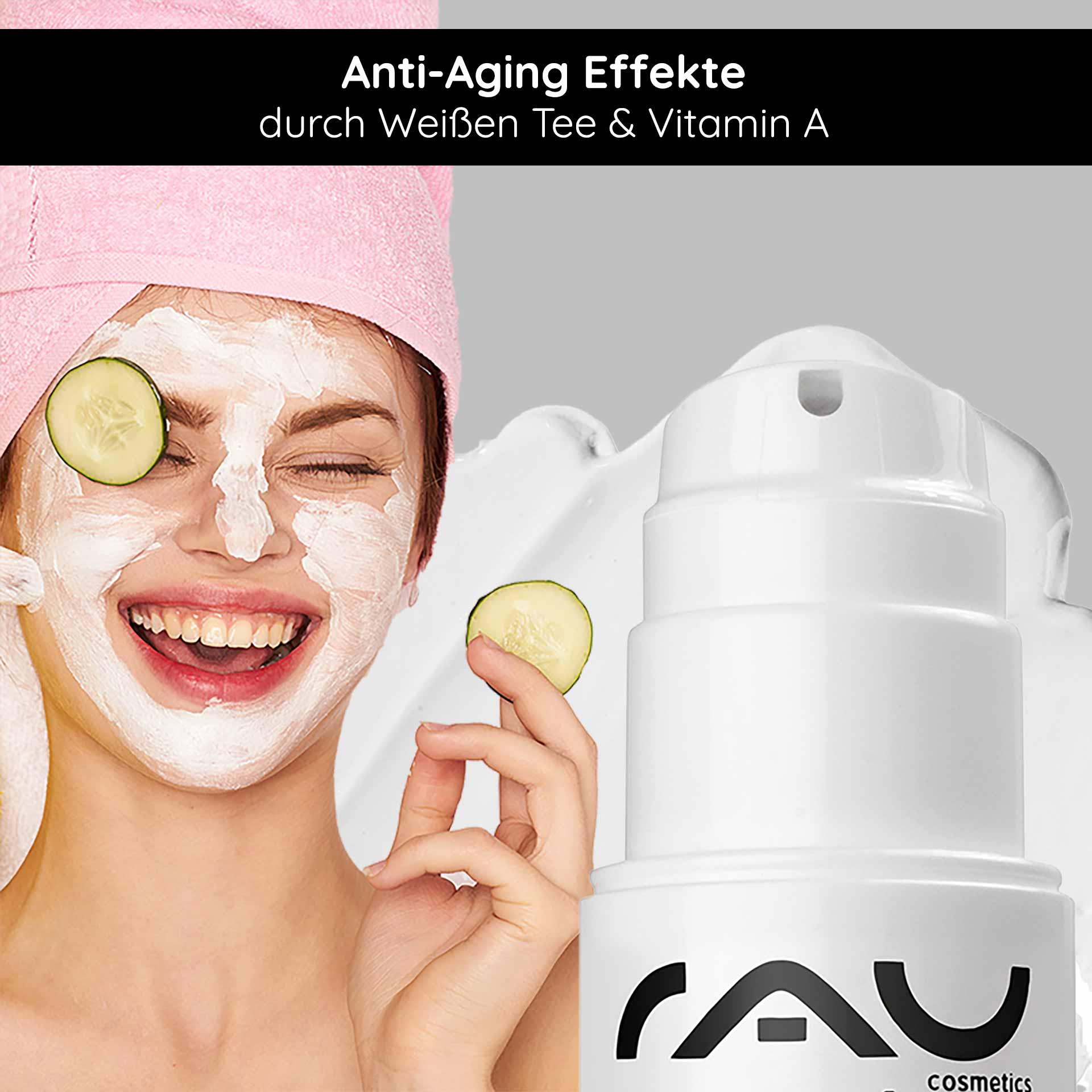 White Tea Silk Mask 200 ml Rich Cream & Mask Frau mit Gesichtsmaske aus RAU Cosmetics, lächelnd mit Gurkenscheiben, betont Anti-Aging-Effekte durch weißen Tee und Vitamin A.