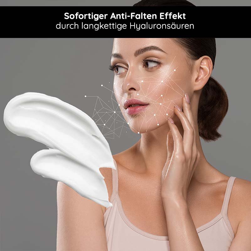 Frau mit glatter Haut und Anti-Falten-Creme, betont die Vorteile von langkettigen Hyaluronsäuren für sofortige Hautstraffung und -pflege.
