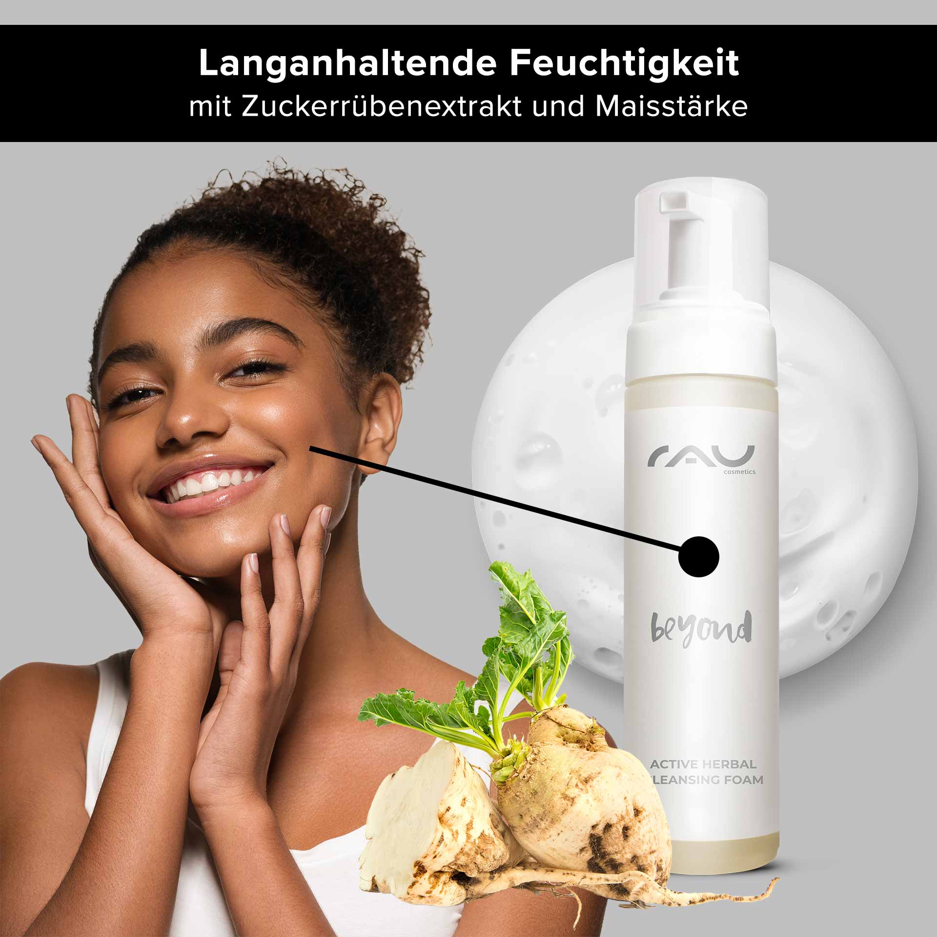 Beyond Active Herbal Cleansing Foam 200 ml Junge Frau mit strahlendem Lächeln und sanfter Hautpflege, präsentiert RAU Cosmetics Active Herbal Cleansing Foam mit Zuckerrübenextrakt und Maisstärke für langanhaltende Feuchtigkeit.