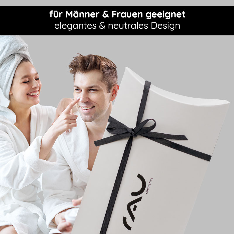 Gift box "Pillow" with black bow Geschenkverpackung "Kissen" von RAU Cosmetics mit schwarzer Schleife, geeignet für Männer und Frauen, elegantes und neutrales Design, verwendet in einem geselligen Umfeld.